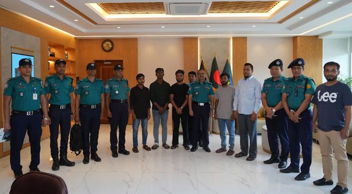 ধানমন্ডিতে ডাকাত ধরতে সহায়তাকারী ৬ জন পেলেন পুরস্কার